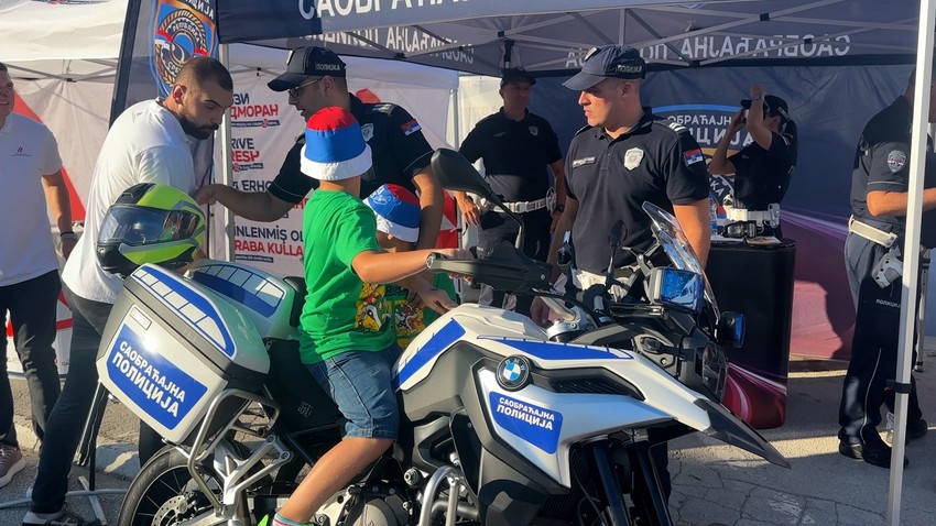 policijski štand u Guči