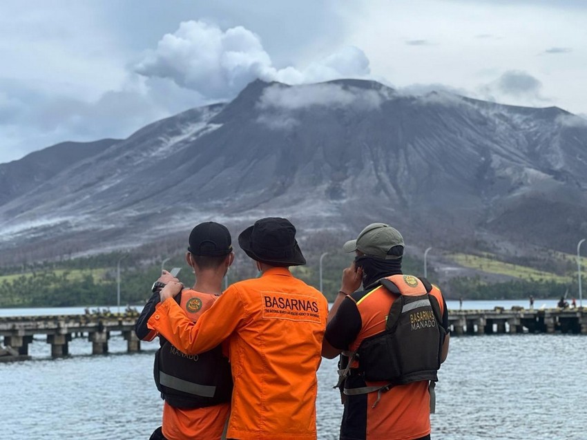 Erupcija vulkana Ruang, Indonezija, 18. aprila