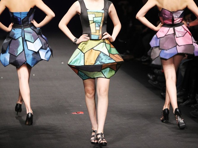 Propozycje projektantów z Chin na Chińskim Tygodniu Mody