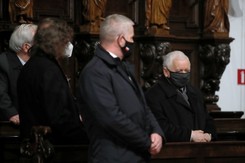 '11 lat po katastrofie stajemy się narodem wojującym ze sobą, narodem pobitym'