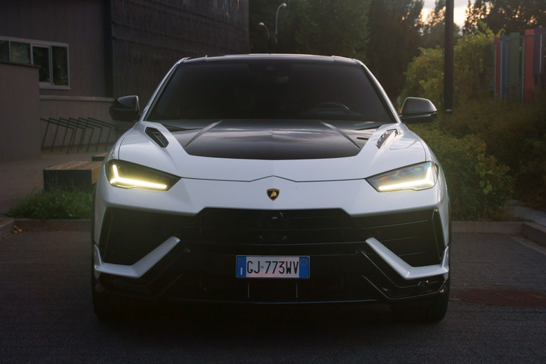 Lamborghini Urus Performante. 666-konny potwór na szczudłach