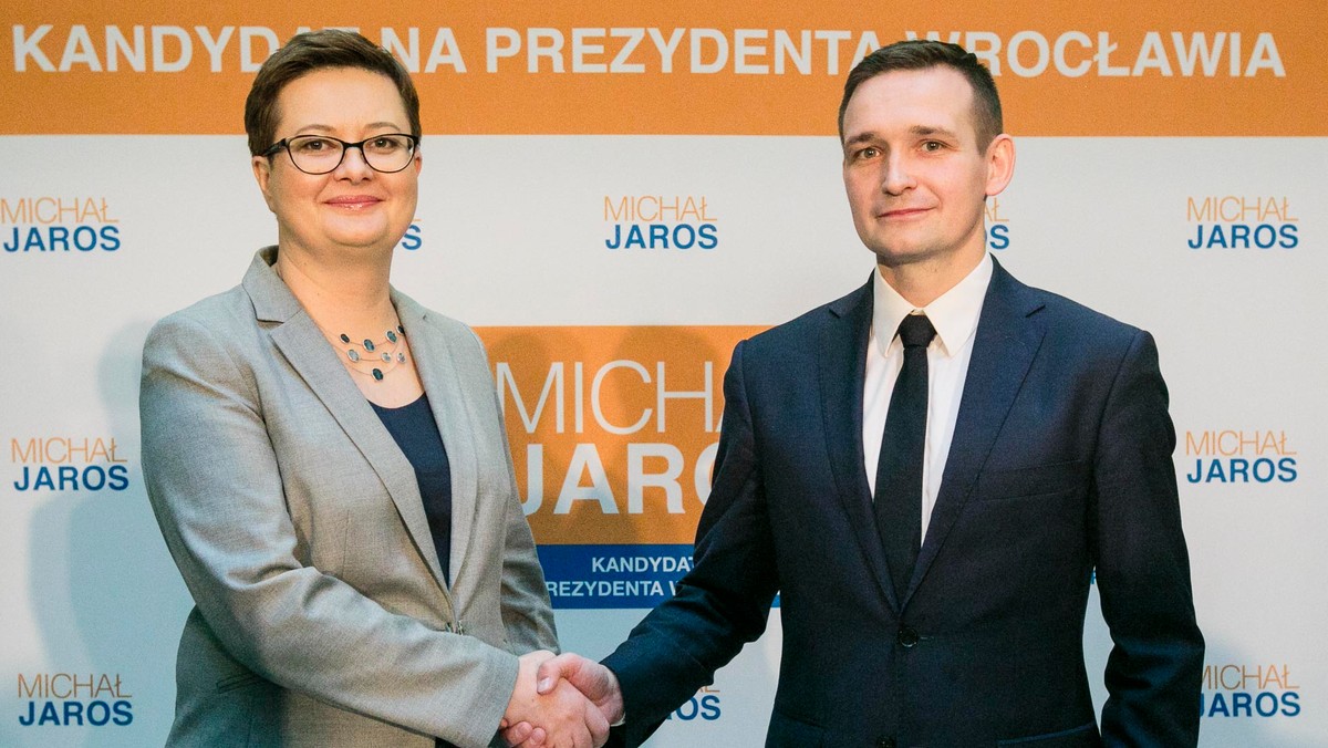 Od wczoraj Michał Jaros jest już oficjalnie kandydatem Nowoczesnej na prezydenta Wrocławia. Wcześniej swój start w wyborach ogłosili prof. Alicja Chybicka z poparciem PO, Jerzy Michalak z DRS i Robert Butwicki jako kandydat niezależny.