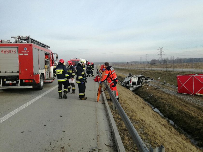 Bus dachował na A1. Jedna osoba nie żyje