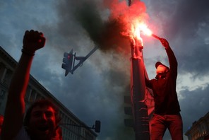 Demonstranci przed siedzibą bułgarskiegorządu w Sofii, lipiec 2020 r.