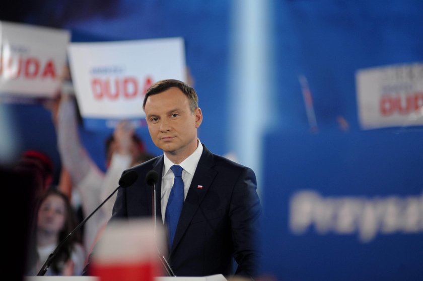 Duda broni Trumpa obrażając Tuska?