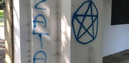 Groza w Małopolsce. Sataniści zdewastowali cmentarz