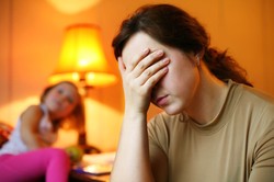 Nie bądź nadzieniem w kanapce! Psychoterapeuta radzi, jak żyć, należąc do pokolenia sandwich