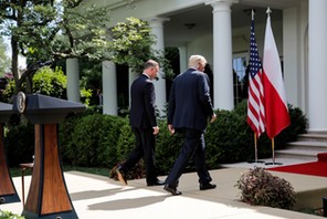 Prezydenci Andrzej Duda i Donald Trump po konferencji prasowej w Białym Domu, Waszyngton, 24 czerwca 2020 r.. Fot. Carlos Barria/REUTERS/Forum 