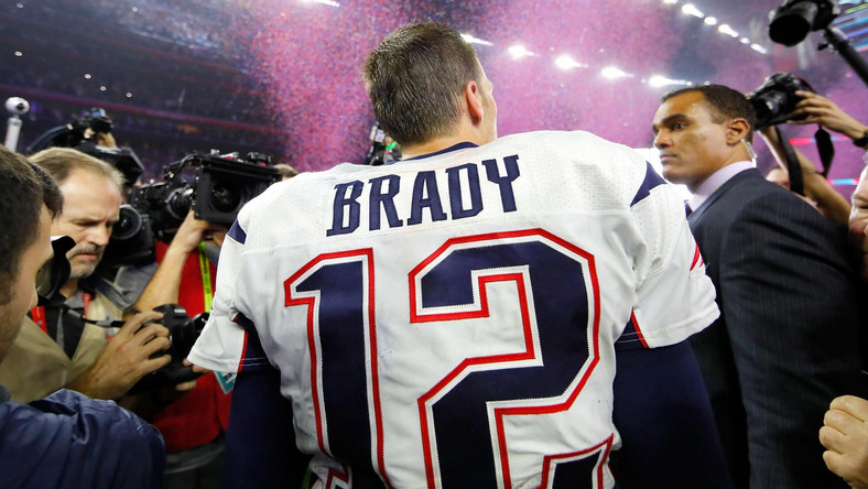 Bohater New England Patriots Tom Brady odzyska meczową koszulkę skradzioną po najbardziej spektakularnym w historii finale Super Bowl. Policja, przy udziale FBI, odnalazła pamiątkę w Meksyku. Była ona w posiadaniu "jednego z akredytowanych (na finał) przedstawicieli światowych mediów".