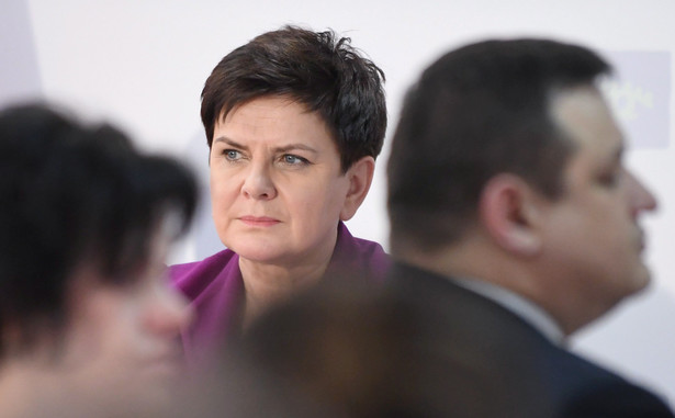 Szydło ostrożnie zapowiada obniżenie podatku VAT. Ale stawia mocny warunek