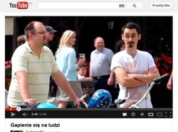 Jak reagują Polacy, gdy ktoś się na nich gapi? Zobacz