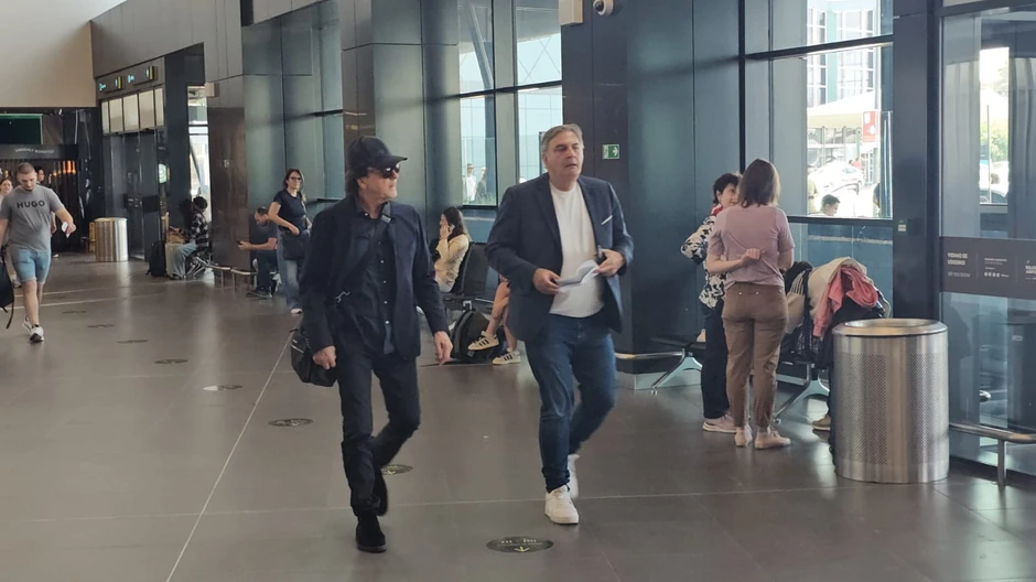 Zdravko Čolić na aerodromu