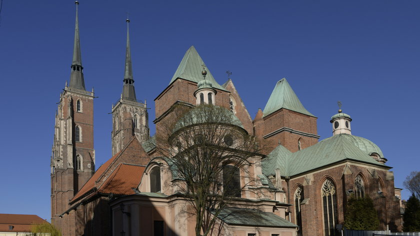 Wielkanoc w kościele z obostrzeniami