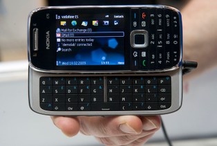 Telefon komórkowy wspomoże gazety