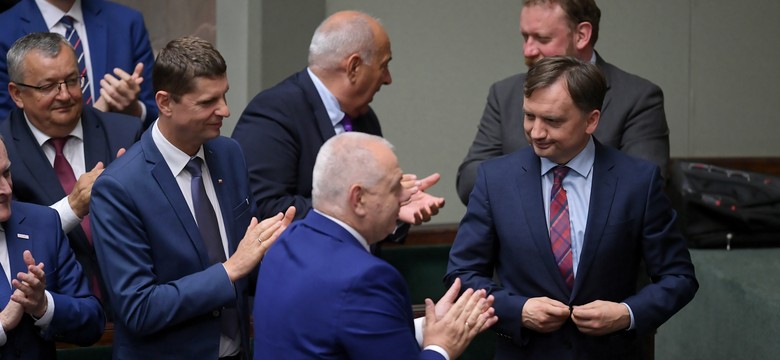 Porozumienie w Brukseli, a w tle napięcia w Zjednoczonej Prawicy. Ziobryści chcą grać pierwsze skrzypce