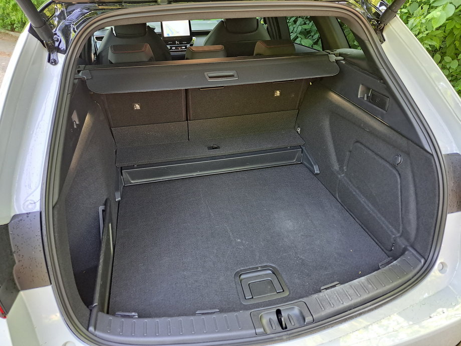Toyota Corolla Hybrid Touring Sports ma niemal 600-litrowy bagażnik.