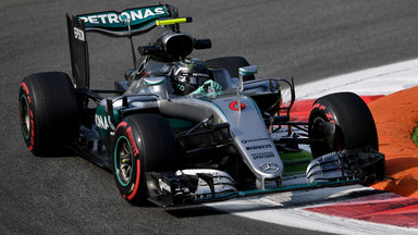 F1: Mercedes zdominował dwa piątkowe treningi