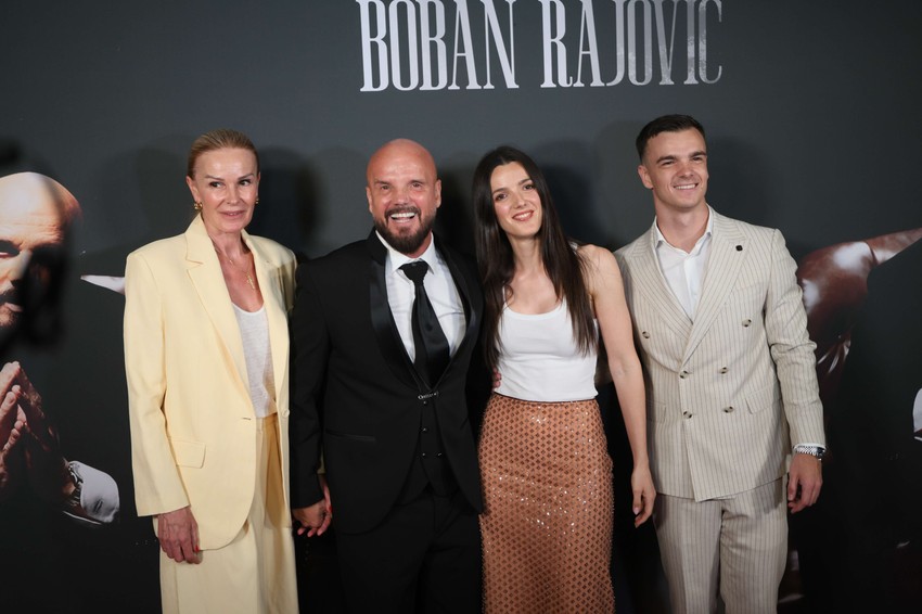Boban Rajović sa ženom, ćerkom i sinom