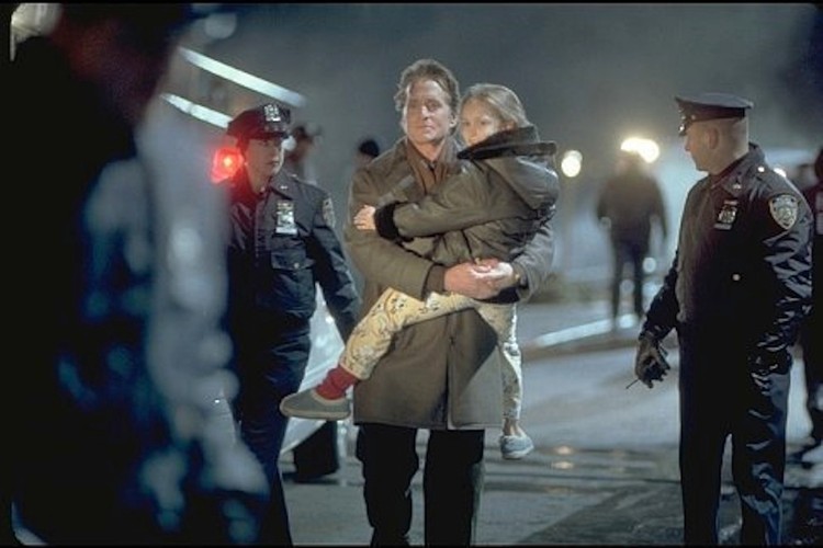 Skye McCole Bartusiak i Michael Douglas w filmie 'Nikomu ani słowa'