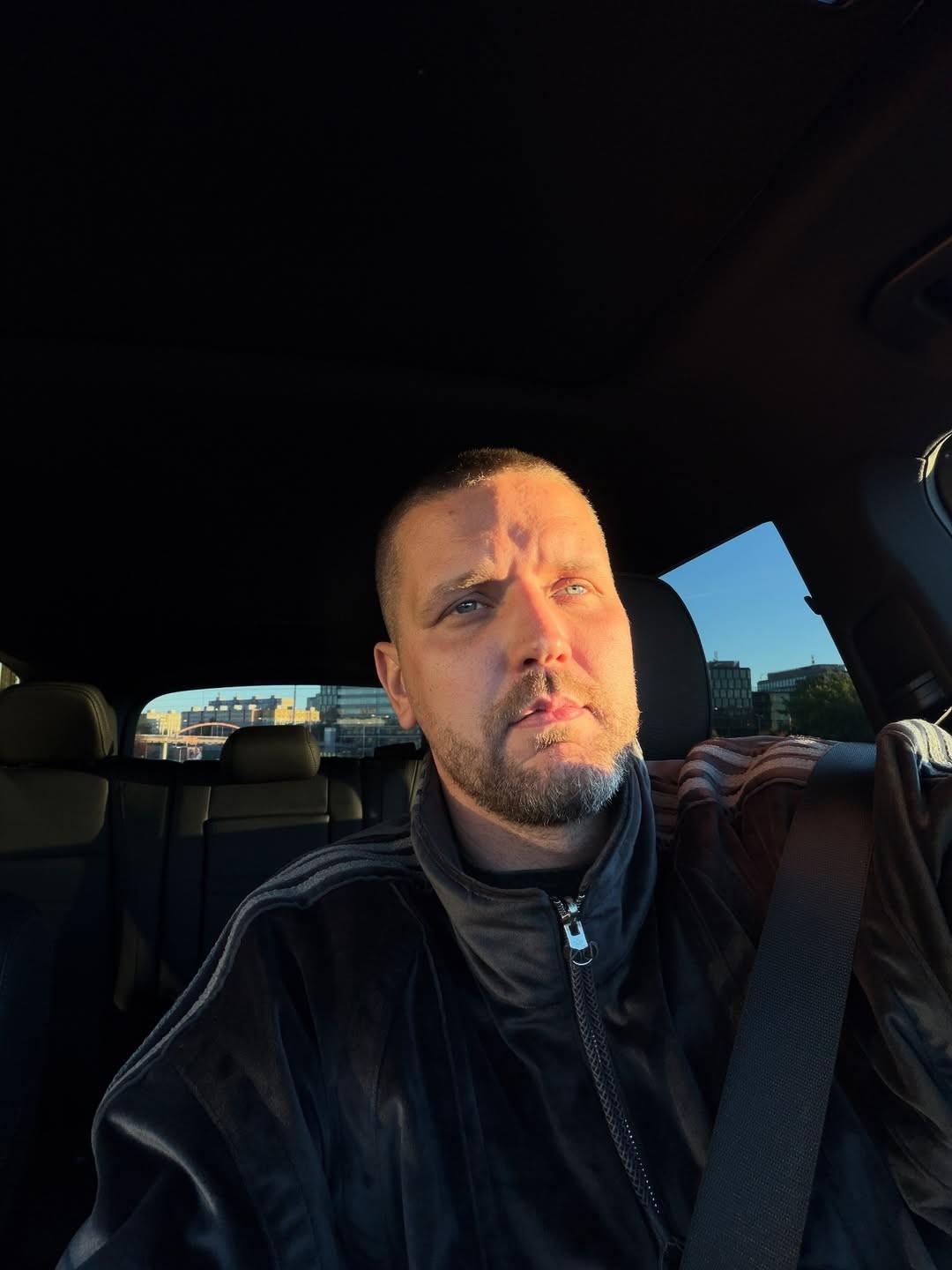 Moderátor Marcel Osťo Osztas.