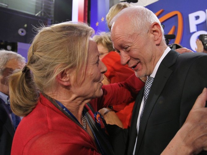 Aktorka Anna Nehrebecka wraz z Michałem Bonim w sztabie wyborczym PO