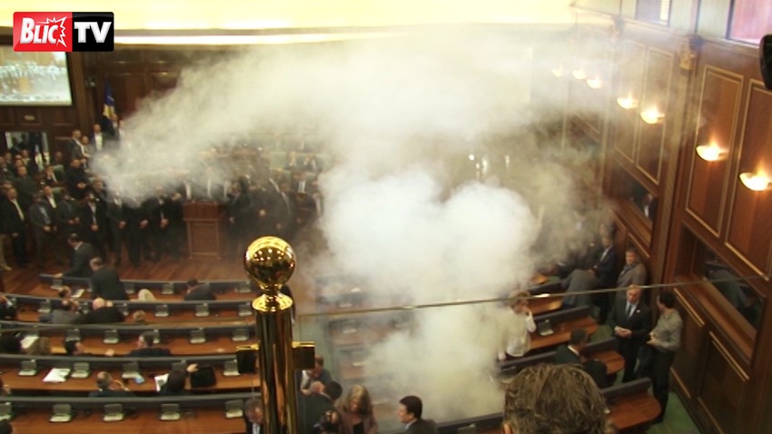 Suzavac u kosovskom parlamentu