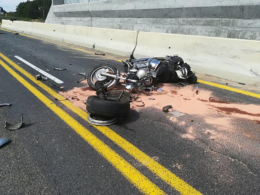 Makabryczny wypadek w Nowej Soli. Motocyklista walczy o życie 