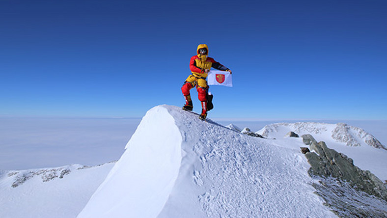 W piątek 19 lutego o godzinie 19.00, w Sali Rubinowej hotelu Nowa Bochnia odbędzie się spotkanie z cyklu "Na Świat - podróże z pasją". Gościem będzie zdobywca najwyższego szczytu Antarktydy, bochnianin - Szczepan Brzeski.