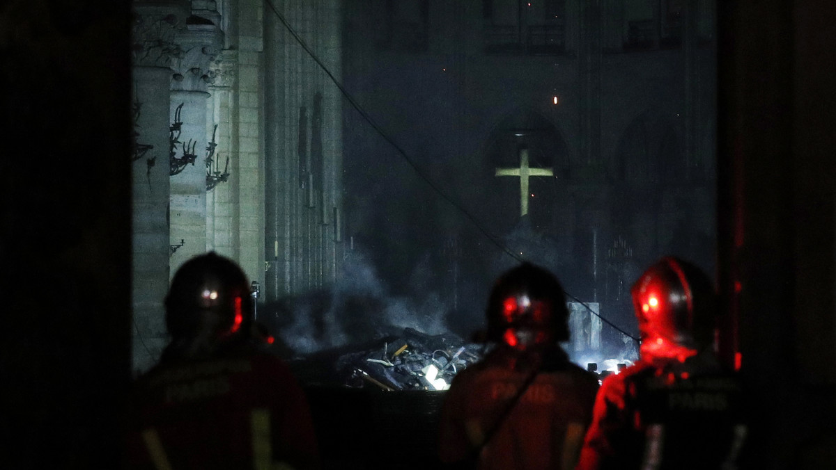 Pożar Notre Dame. Zdjęcia ze środka katedry