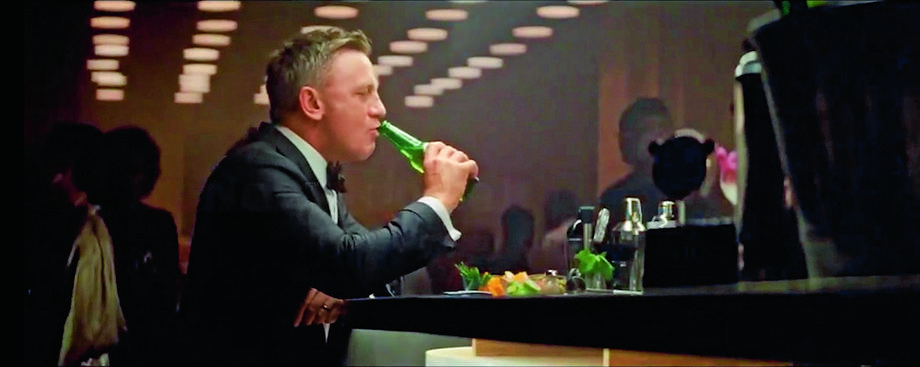 Vesper martini to ulubiony drink Bonda,  przynajmniej do czasu, gdy Heineken nie wyłożył milionów...