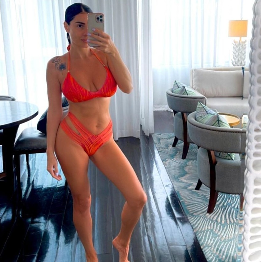 Mia Borisavljević u bikiniju