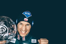 Kamil Stoch z Kryształową Kulą w Planicy.