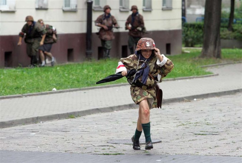 Na Podstawie Opowiadania Mały Powstaniec Powstaniec przeciw dzieciom w rekonstrukcjach walk!