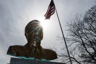 Trump upublicznił dokumenty dotyczące zamachu na Kennedy'ego. Co zawierają?