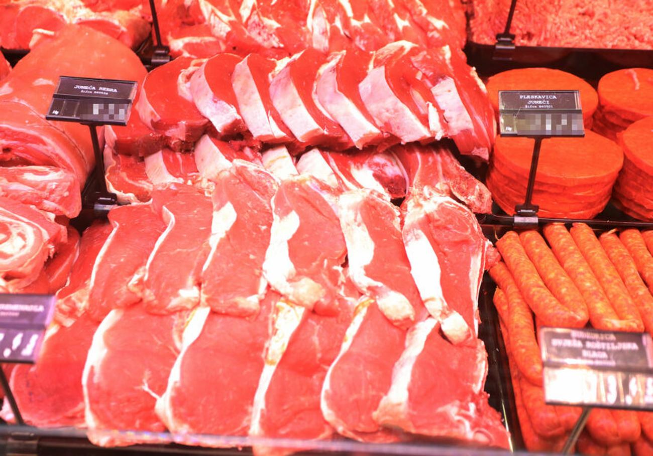 Vreme slava uticalo na tržište mesa: Najveći rast cene zabeležen kod prasetine i jagnjetine