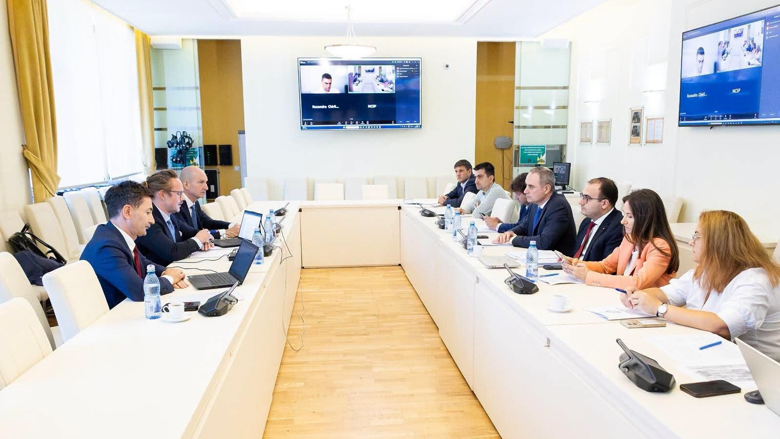 România începe discuțiile cu S&P, în plină criză politică. Cât de aproape suntem de retrogradarea la „junk”. Daniel Dăianu: România riscă downgrade fără un guvern stabil, ne jucăm cu focul