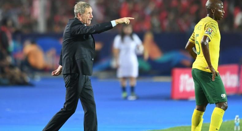 New Kaizer Chiefs coach Stuart Baxter (L) gives an instruction when in charge of South Africa at the 2019 Africa Cup of Nations in Egypt Creator: OZAN KOSE