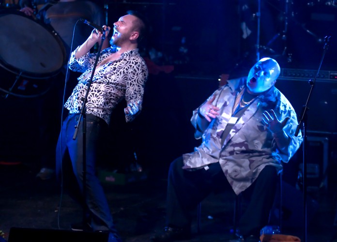 Niektórzy członkowie zespołu nie grają ani nie śpiewają - zajmują się tylko inspiracją