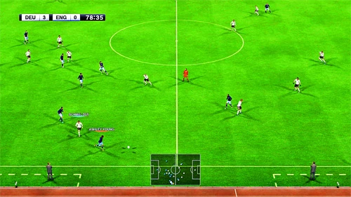 PES 2012: Nowe ustawienie kamery z lotu ptaka daje naprawdę świetny ogląd pola gry