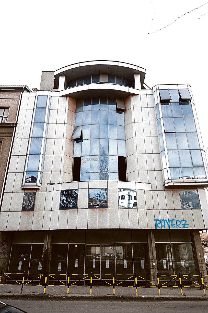 Nedovršena zgrada u Ulici Gavrila Principa 50 u kojoj su migranti našli utočište