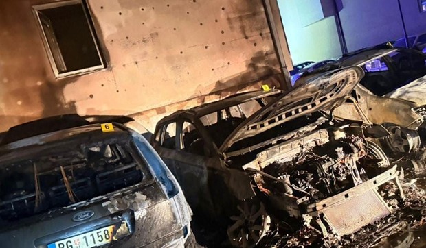 Izgoreli automobili u Zemunu