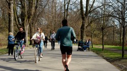 Wiosna uderzy z siłą 18 stopni. Ale uwaga - lepiej sprawdzić, gdzie spadnie deszcz