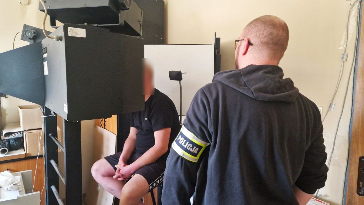 Ślady krwi prowadziły do mieszkania kobiety. "Zmarły spod cmentarza był jej partnerem"