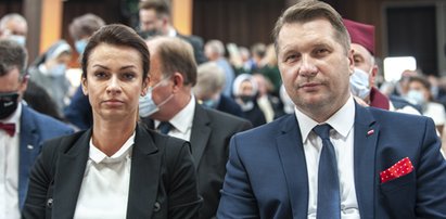 Czarnek ma piękną żonę. Ona też kiedyś dorabiała w hotelarstwie. Minister stracił przez nią milion lirów!