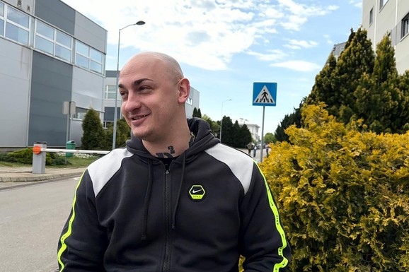 (VIDEO) DESINGERICA POBESNEO NA PITANJE O BIVŠEM KOLEGI Oštro komentarisao Pljugicu, pa otkrio kakvo je bilo prvo snimanje sa Zoricom: "Nikad nisam blag"