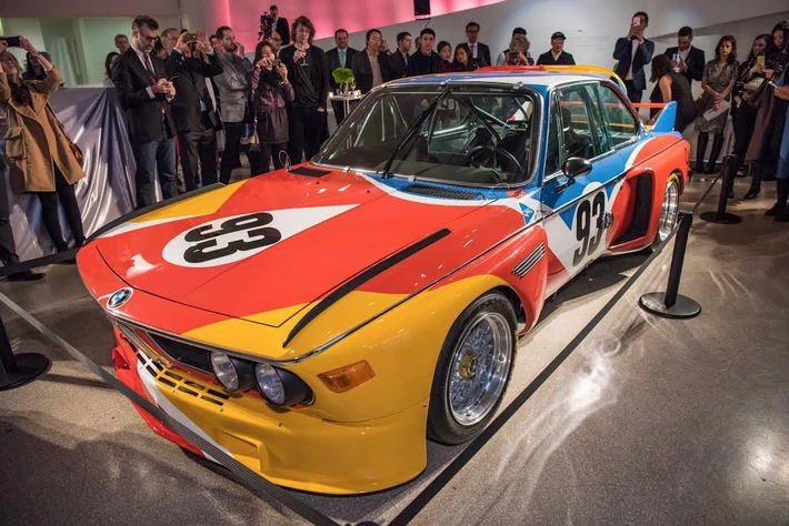 Pierwsze auto z kolekcji BMW stworzone w 1975 roku przez Alexandra Caldera
