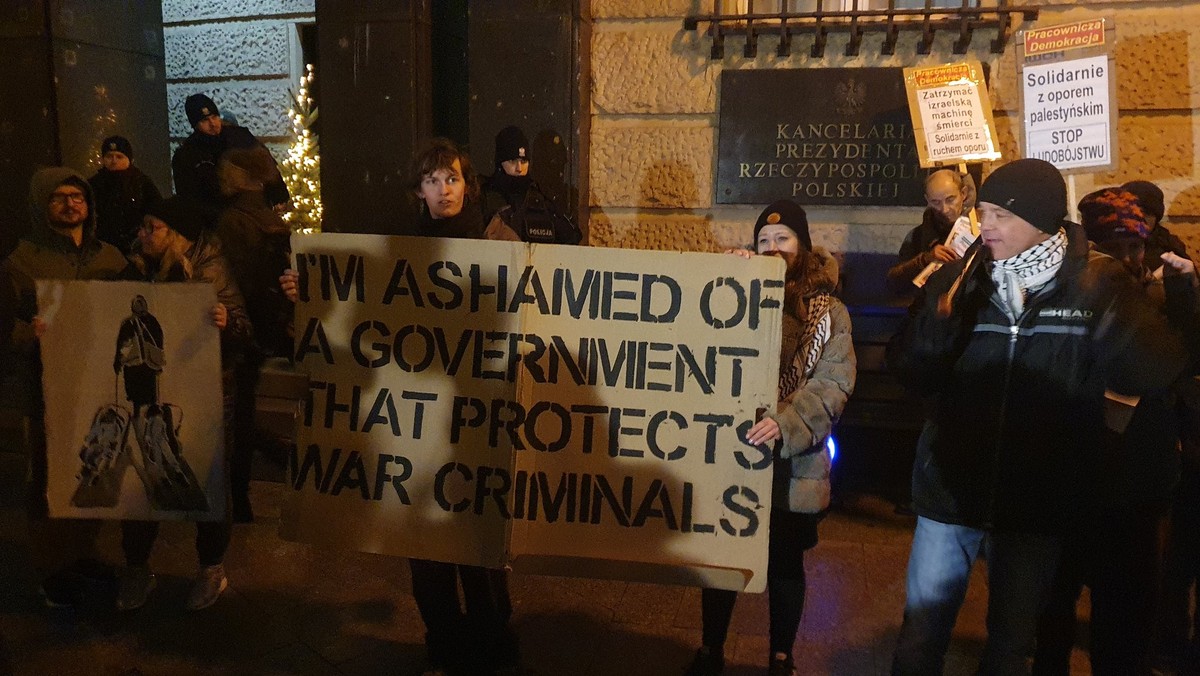 Protest w Warszawie przeciwko gwarancjom bezpieczeństwa dla Binjamina Netanjahu [Źródło: Onet]