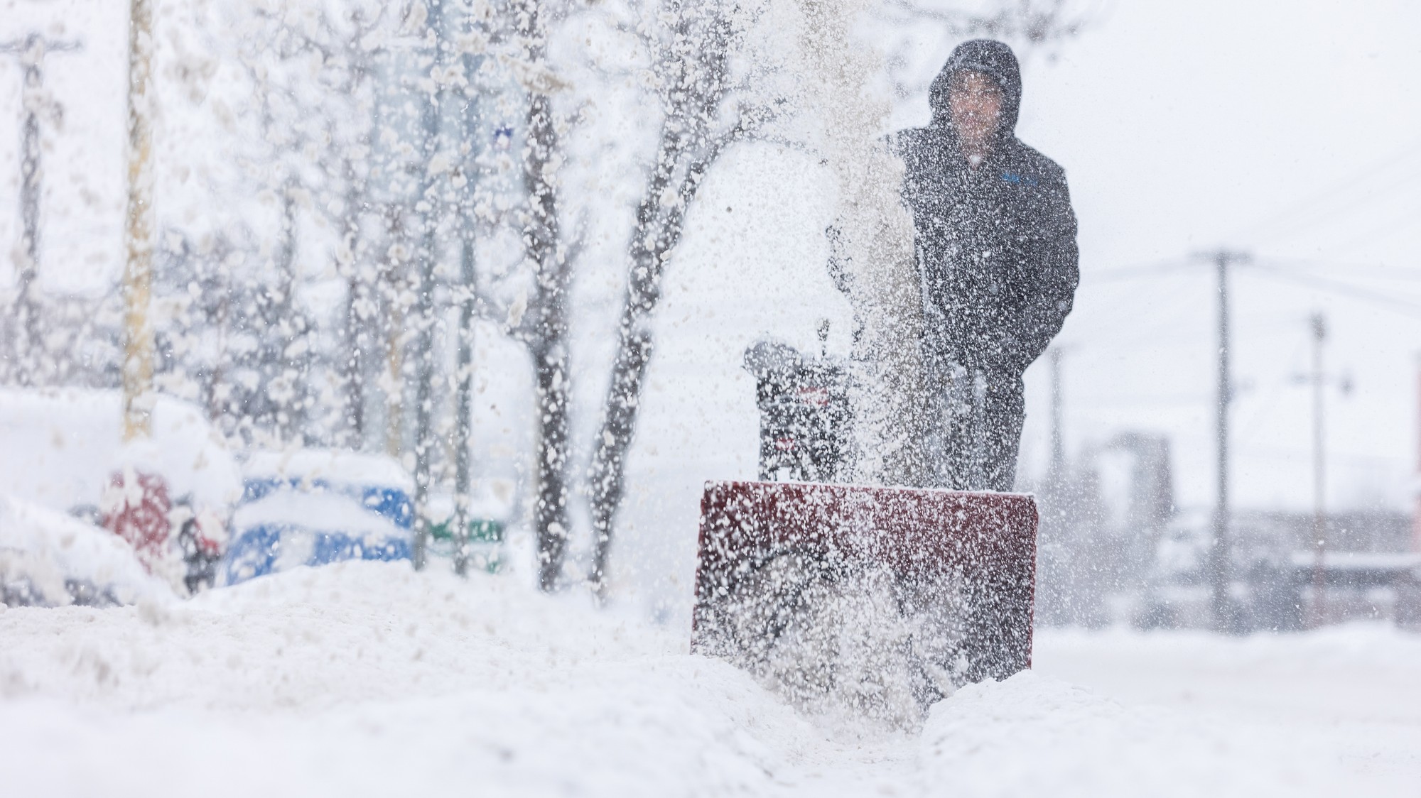 Na Slovensku treba počítať so snežením, snehovými jazykmi aj hmlou. (ilustračné foto)