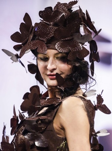 Pokaz sukienek z czekolady na Salon du Chocolat w Moskwie