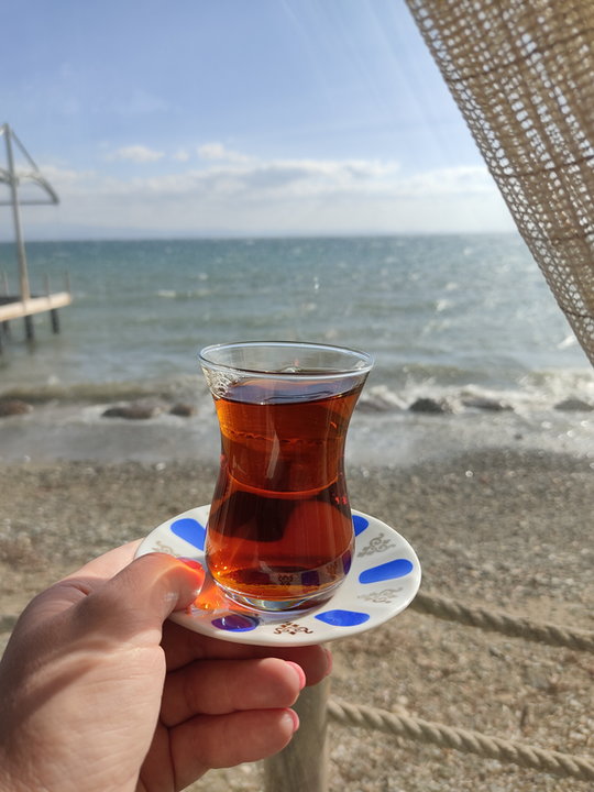 Herbata pita z widokiem na morze Egejskie 
